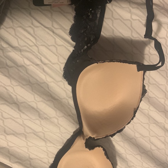 34C Victoria’s Secret “very sexy” bra - Picture 3 of 3